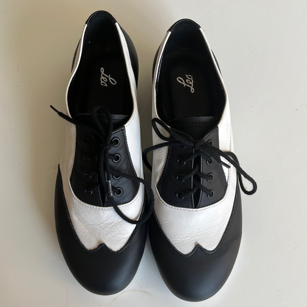 Leo Tap shoes sz 6.5 Worn couple times
